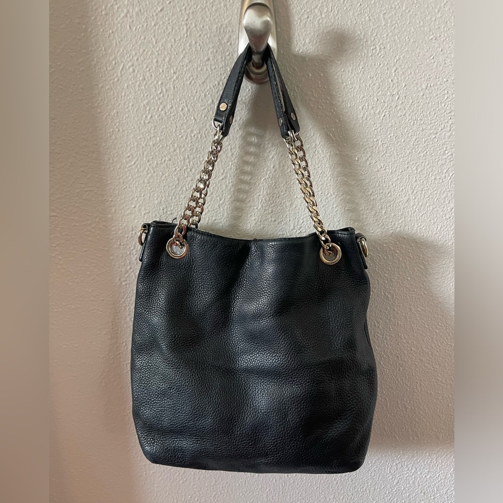 Michael Kors Jet Set Medium Black Pebbled Leather Chain Shoulder Purse Bag.